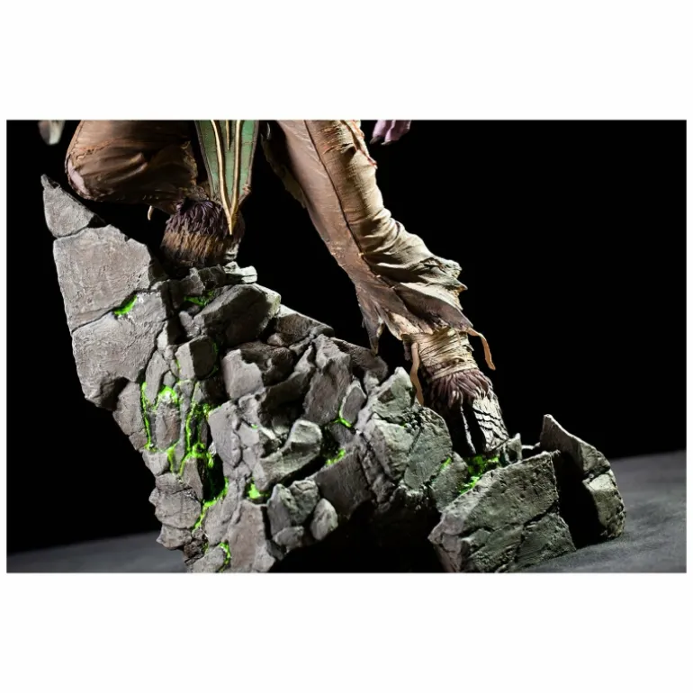 Activision Publishing Inc World Of Warcraft Illidan Stormrage 23" Premium Statue